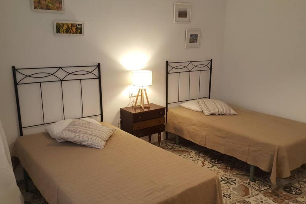 Apartamento Con Encanto, Entrada Privada Valdepenas Luaran gambar